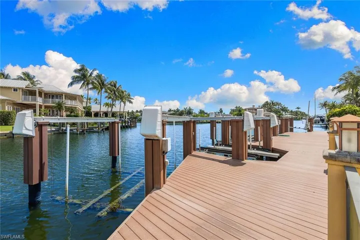 421 21st Ave S, Naples, Florida 34102