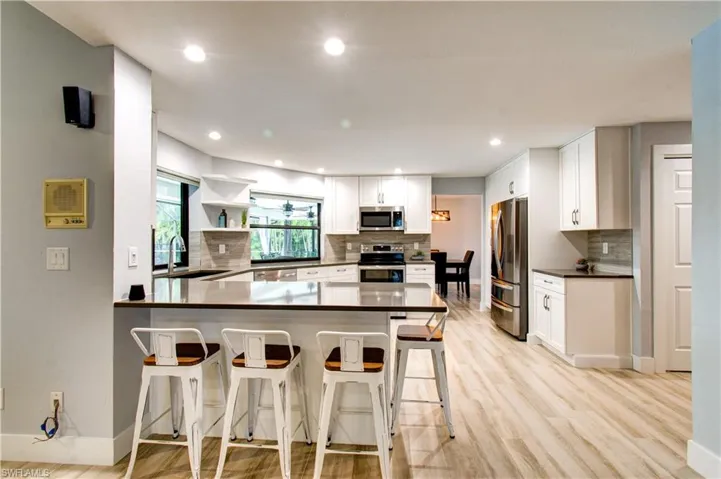 Kitchen peninsula
