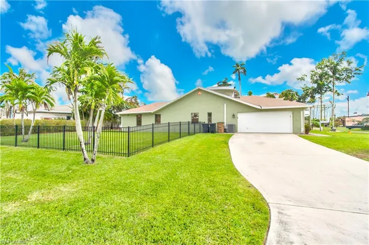 Side elevation With fenced in yard