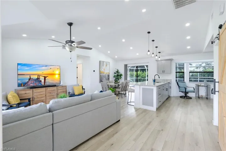 2206 NE 4th  ST, Cape Coral, FL 33909