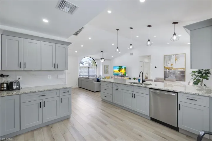 2206 NE 4th  ST, Cape Coral, FL 33909