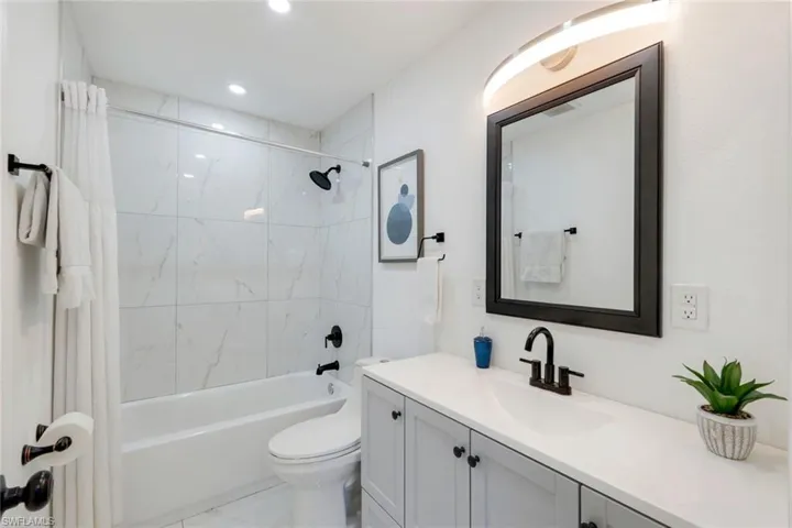 2206 NE 4th  ST, Cape Coral, FL 33909