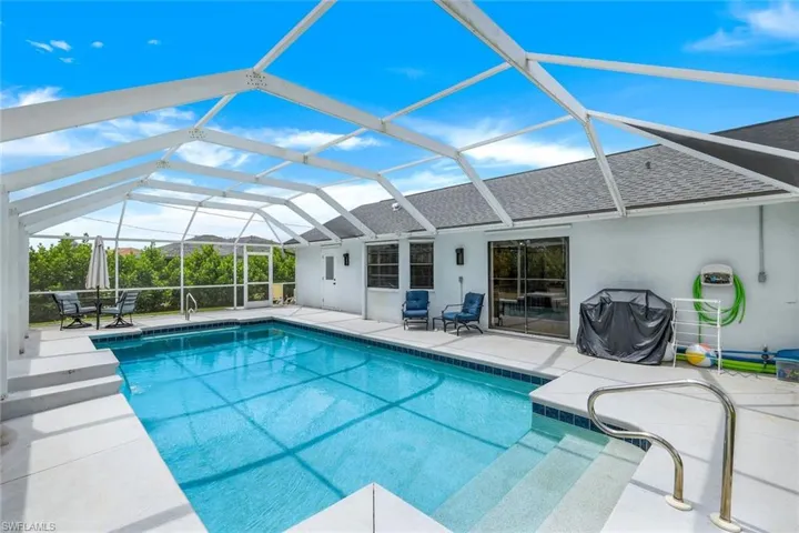2206 NE 4th  ST, Cape Coral, FL 33909