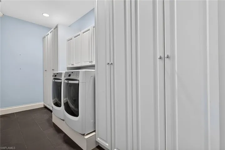 625 5th Ave S 302, Naples, Florida 34102