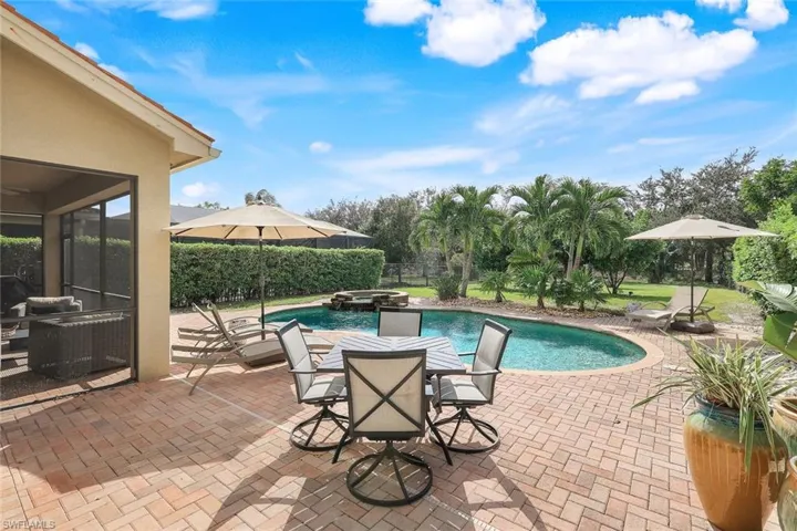6480  Marbella  DR, Naples, FL 34105
