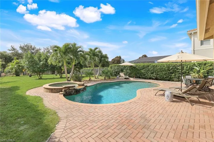 6480  Marbella  DR, Naples, FL 34105