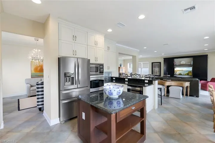 6480  Marbella  DR, Naples, FL 34105