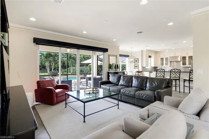 6480  Marbella  DR, Naples, FL 34105