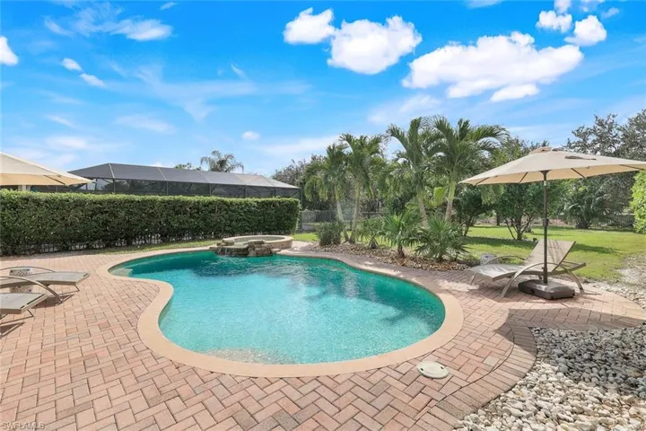 6480  Marbella  DR, Naples, FL 34105