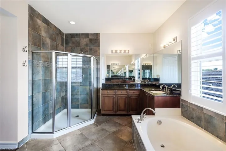 6480  Marbella  DR, Naples, FL 34105
