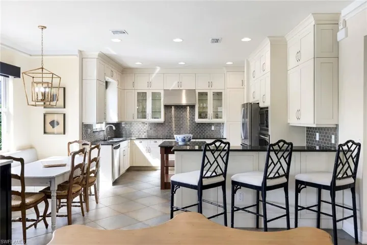 6480  Marbella  DR, Naples, FL 34105