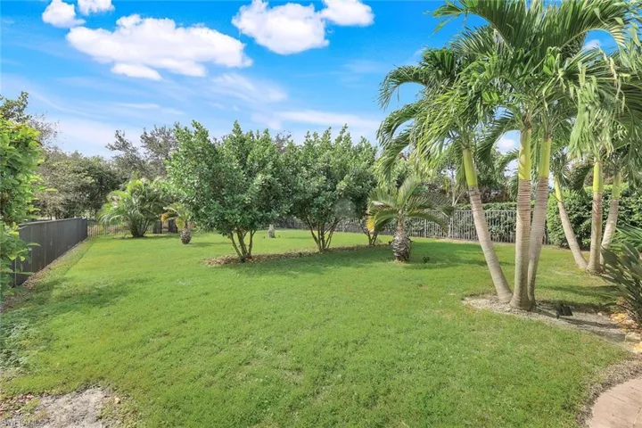 6480  Marbella  DR, Naples, FL 34105