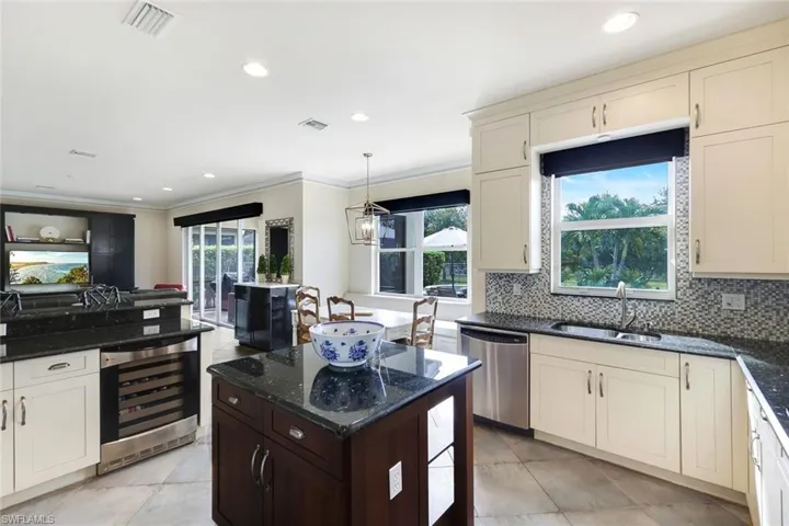 6480  Marbella  DR, Naples, FL 34105