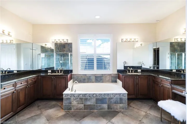 6480  Marbella  DR, Naples, FL 34105