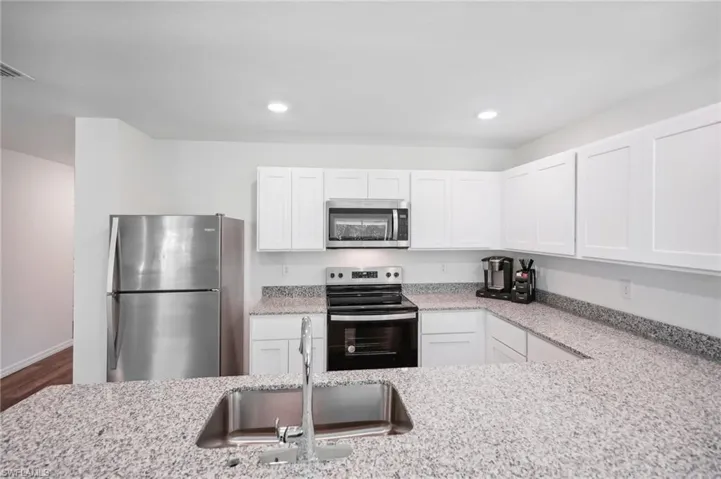 4144 Ne 15th Ave, Cape Coral, Florida 33909