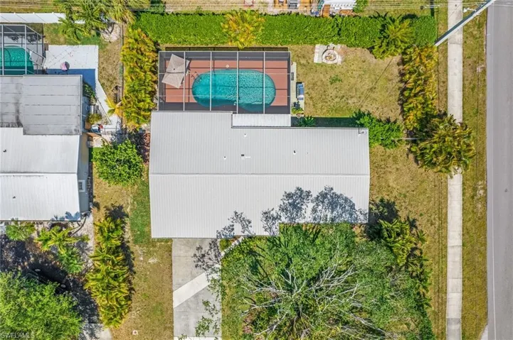 Birds eye view of property