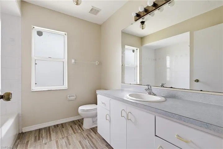 1233 Se 23rd Ave, Cape Coral, Florida 33990