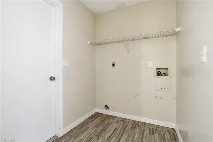 1233 Se 23rd Ave, Cape Coral, Florida 33990