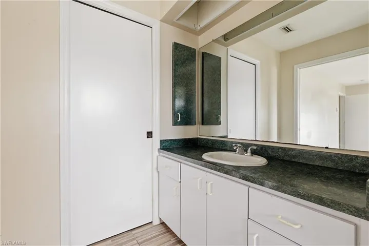 1233 Se 23rd Ave, Cape Coral, Florida 33990