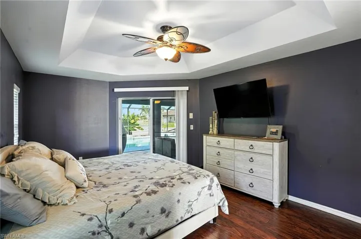 Bedroom with tray ceiling