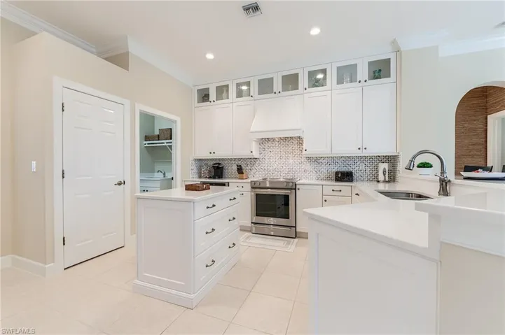 8860  New Castle  DR, Fort Myers, FL 33908