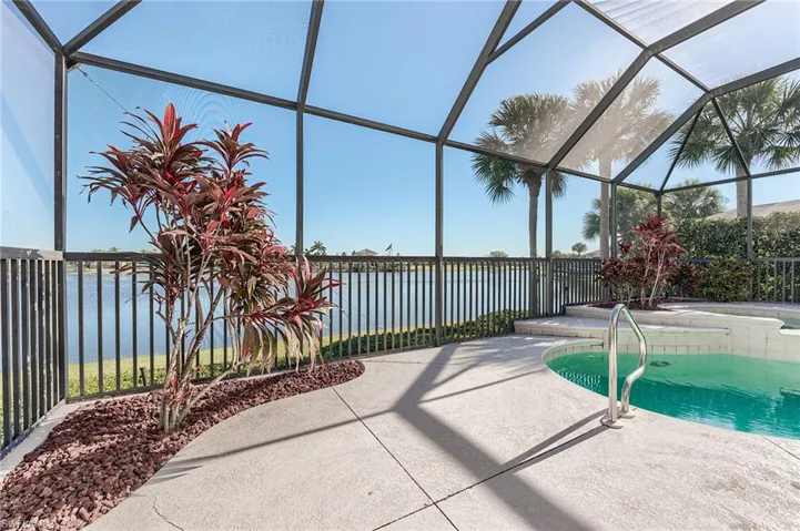 8860  New Castle  DR, Fort Myers, FL 33908