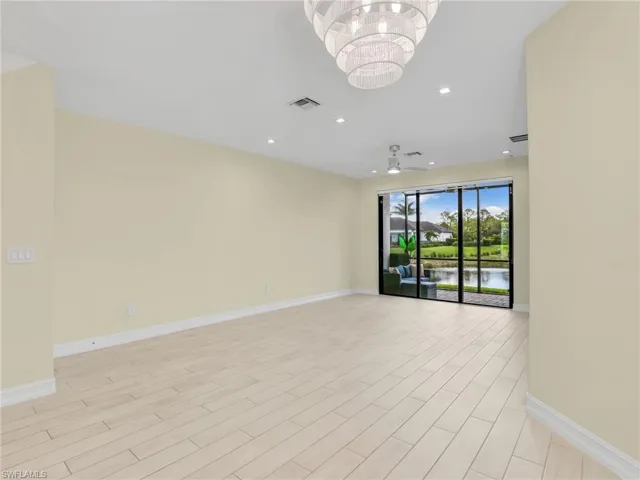 7524  Carnegie  WAY, Naples, FL 34119