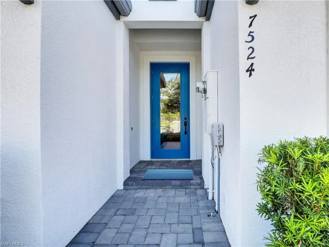 7524  Carnegie  WAY, Naples, FL 34119