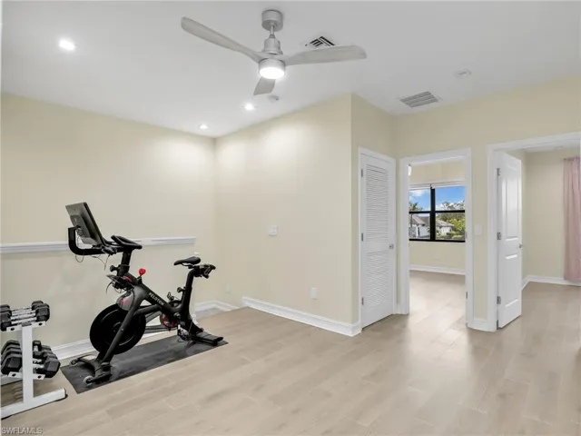 7524  Carnegie  WAY, Naples, FL 34119
