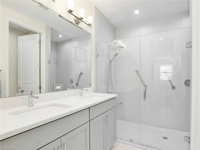 1st Floor Master Bath
