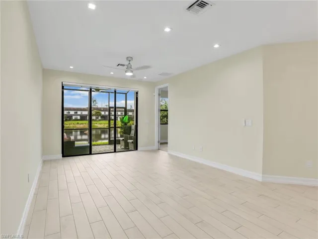 7524  Carnegie  WAY, Naples, FL 34119