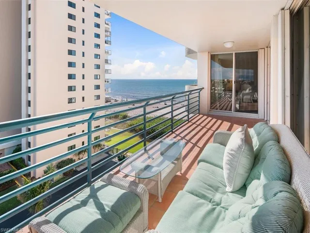 South facing living room balcony offers southwesterly beach and ocean views