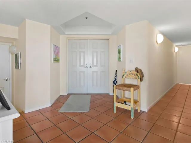 Entry foyer in residence 601