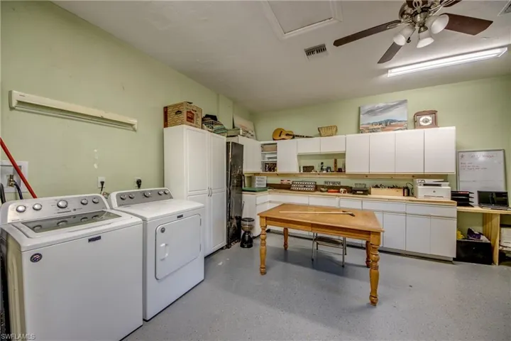 Clothes washing area featuring ceiling fan and independent washer and dryer