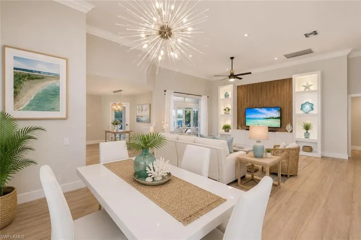 Culdesac location and perfect lakeside setting