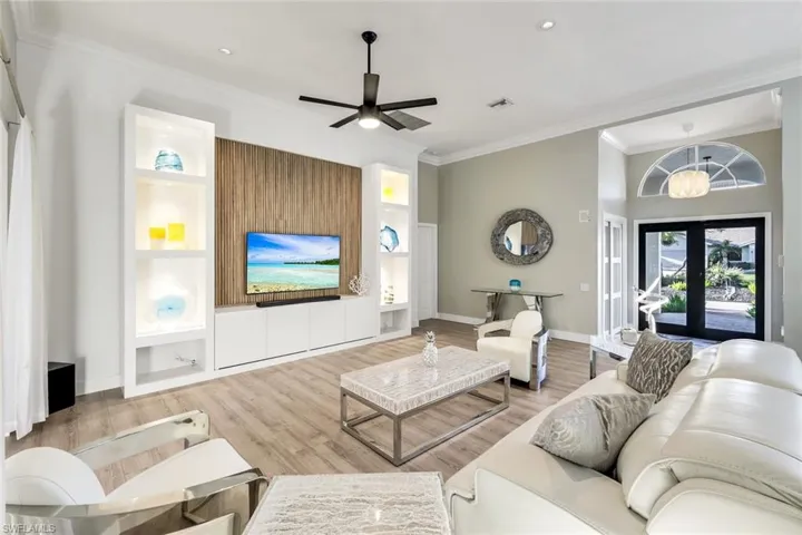 Light Bright and super airy open floor plan!