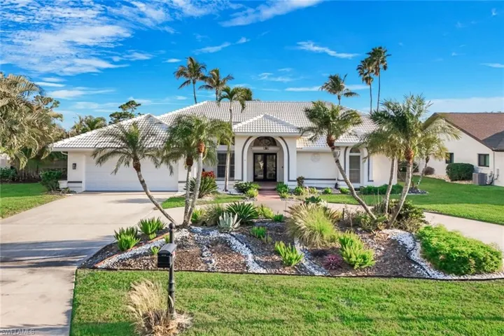Beautiful circular driveway great for entertaining!