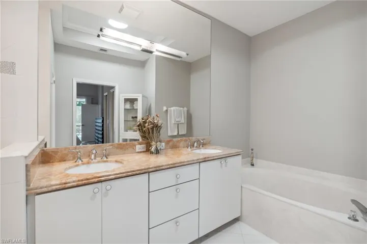 PRIMARY ENSUITE BATH WITH DUAL SINKS AND GARDEN TUB