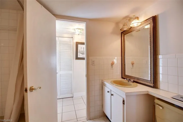 250 7th Ave S 305, Naples, Florida 34102