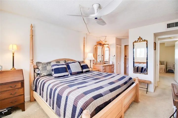 250 7th Ave S 305, Naples, Florida 34102