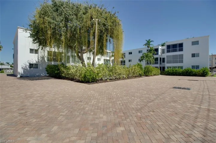 250 7th Ave S 305, Naples, Florida 34102