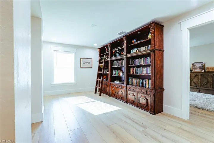 Upstairs sitting room/library