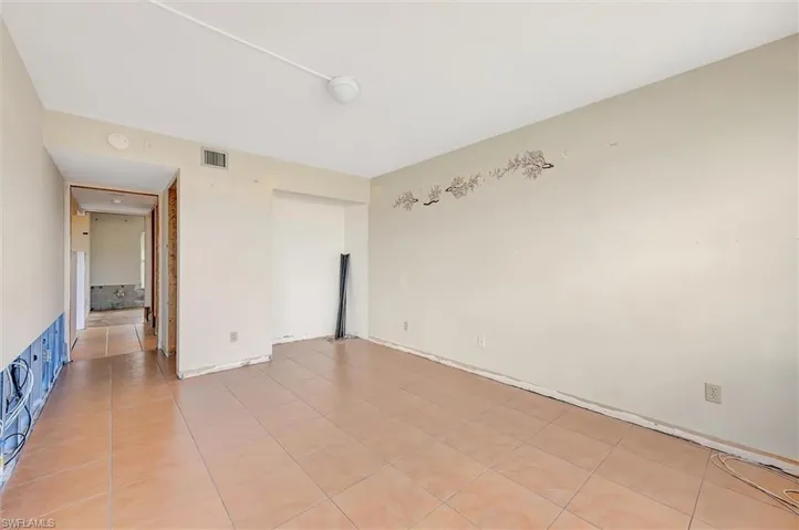 Spare room with light tile patterned floors and baseboards