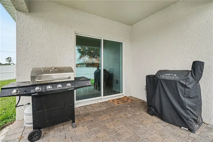 Covered patio with a paver flooring surface