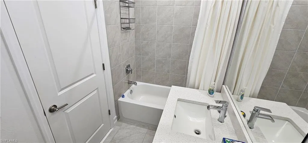7510 Rockefeller Dr, Naples, Florida 34119