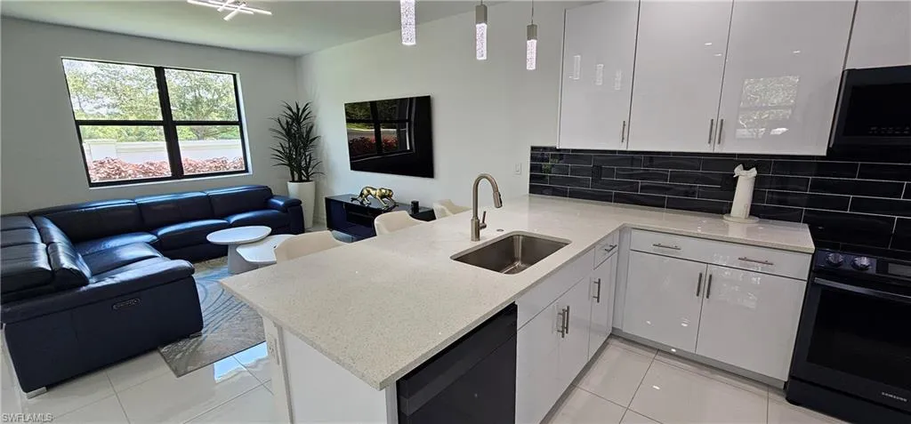 7510 Rockefeller Dr, Naples, Florida 34119
