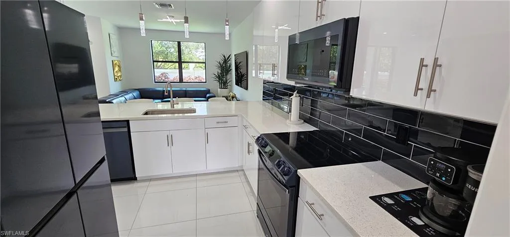 7510 Rockefeller Dr, Naples, Florida 34119