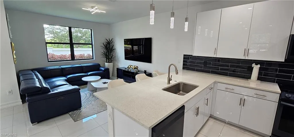 7510 Rockefeller Dr, Naples, Florida 34119
