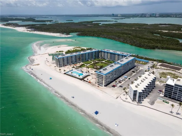 Located at the end of Little Hickory Island
