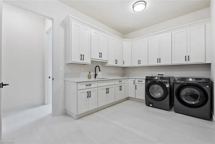 236  Allamanda  WAY, Naples, FL 34114